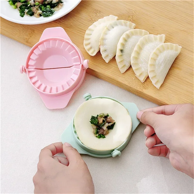 Kitchen Gadgets Dumpling Maker - อุปกรณ์ทำครัว DIY แม่พิมพ์ทำเกี๊ยวรูปพระจันทร์เสี้ยว แบบทำเอง แม่พิมพ์ทำเกี๊ยวพลาสติกขนาดเล็ก แม่พิมพ์ทำคุกกี้