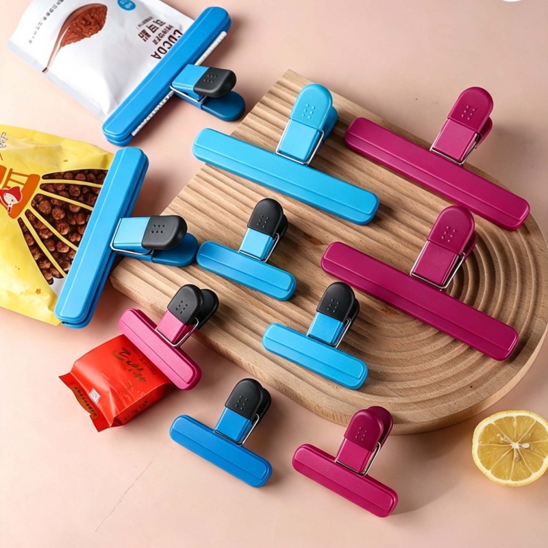 Kitchen Hanging Gadgets - คลิปหนีบปิดปากถุงพลาสติกแบบพกพา 4 ชิ้น, ที่หนีบปิดปากถุงอาหารและขนม, อุปกรณ์ปิดผนึกอเนกประสงค์สำหรับอุปกรณ์จัดเก็บในครัว